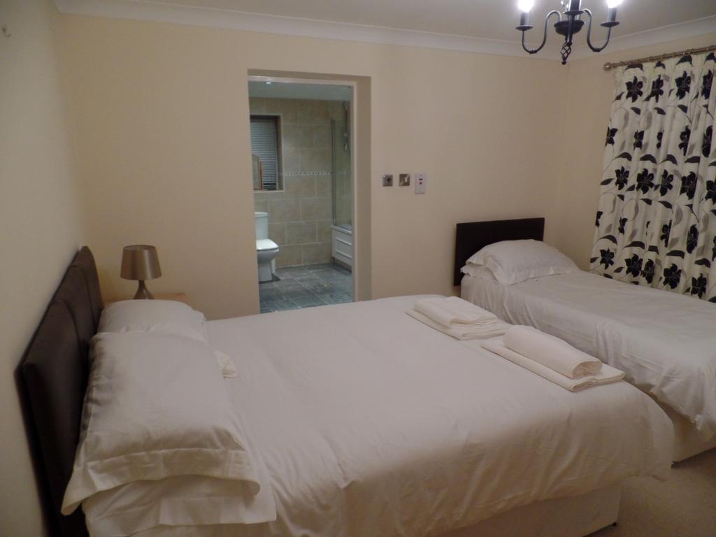 Pay2Stay Честър Екстериор снимка