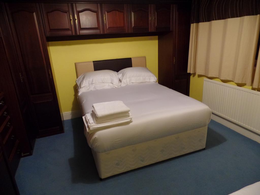 Pay2Stay Честър Екстериор снимка