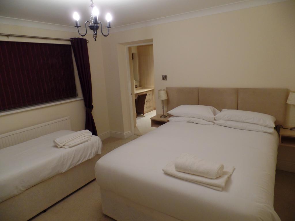 Pay2Stay Честър Екстериор снимка