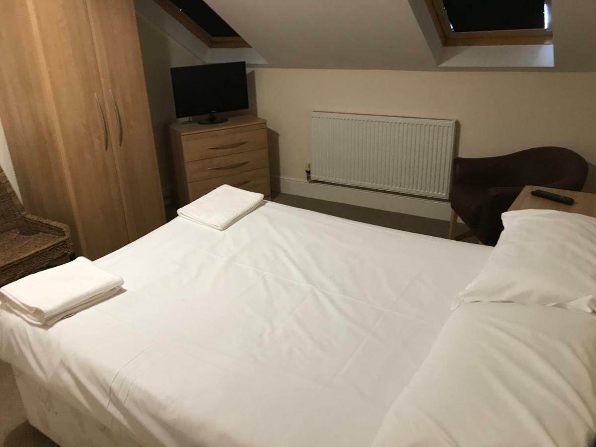 Pay2Stay Честър Екстериор снимка